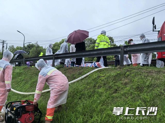 福临镇影珠山金甲水库防汛应急实战演练现场。