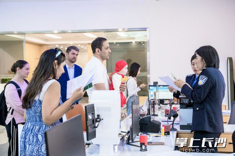 长沙自贸谷（磨盘洲）国际人才社区已建成全省首个综合性移民事务服务中心——长沙市移民事务服务中心。