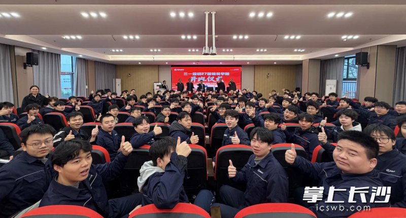 企业精准引才、学子就地择业、地方育才聚才。