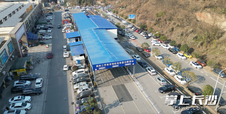 高岭机动车登记服务站进驻香江国际汽车城。 长沙晚报通讯员 子亚媛 供图