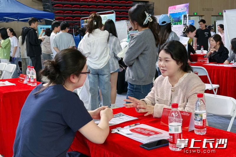 4月25日，职引未来——2026年全国城市联合招聘高校毕业生春季专场暨“湘人才”公益招聘活动走进湖南第一师范学院。