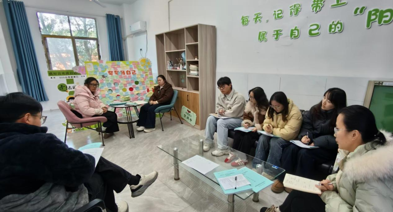 图为“案例研习+互助实践”培训现场