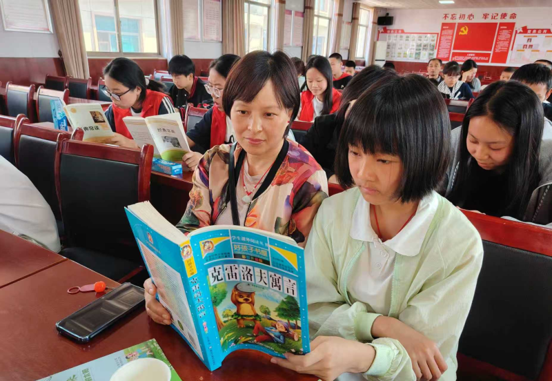 宁乡市凤形社区开展世界读书日主题活动。通讯员供图
