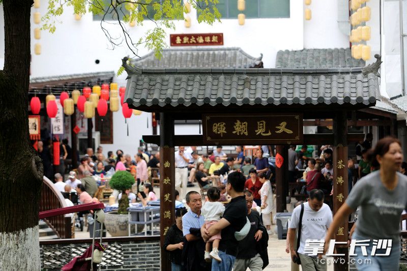 “非遗进公园·乐享小长假”朝晖市集将于5月1日开市。 均为长沙晚报全媒体记者贺文兵摄