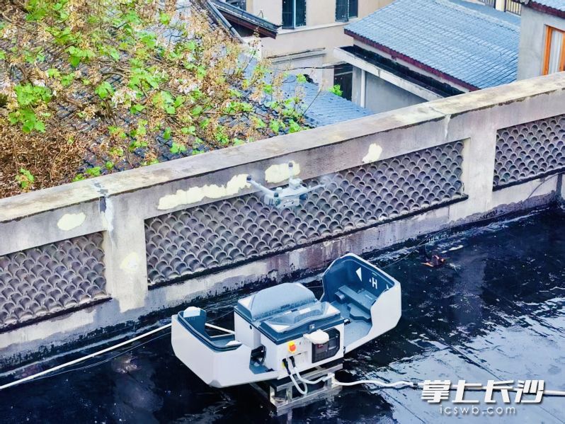 作为立体化安放体系之一,驿航·低空城市治理平台无人机巢守护潮宗街区。 均为长沙晚报全媒体记者李卓摄 作为立体化安放体系之一,驿航·低空城市治理平台无人机巢守护潮宗街区。 均为长沙晚报全媒体记者李卓摄