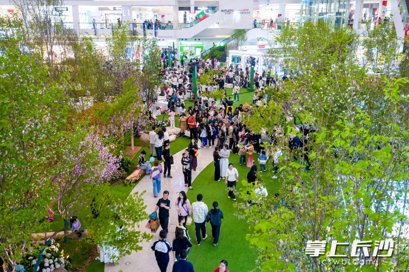 砂之船奥特莱斯开启户外音乐生活节。通讯员胡湘 供图