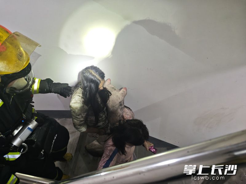 被困人员被安全救出。 长沙晚报通讯员 冯运文 供图