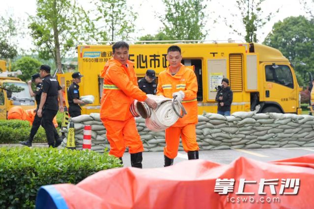 在多方协同配合下，彻底消除积水倒灌风险。  长沙晚报全媒体记者 林暘 摄