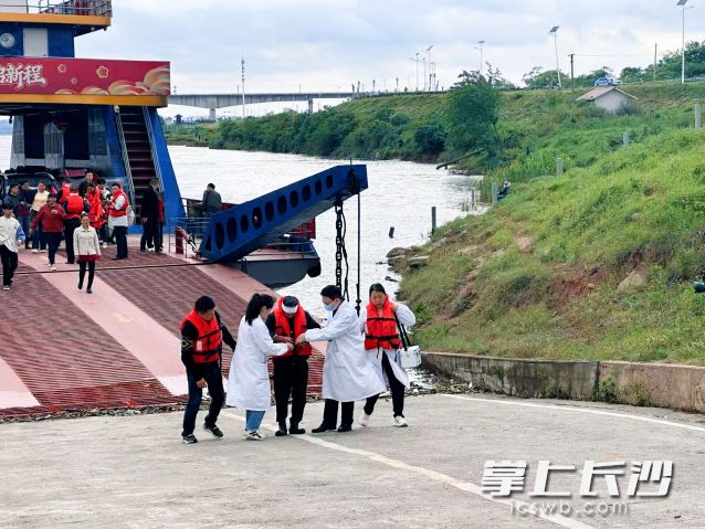 兴马洲轮渡码头演练现场。  长沙晚报通讯员 谢赛虎 供图