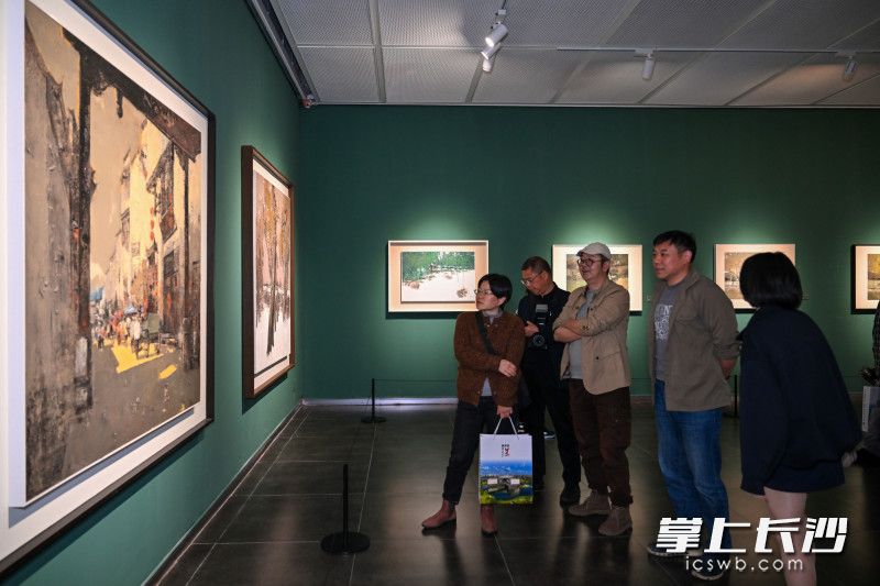 4月29日，“杨贵画风景”油画个展在长沙李自健美术馆开幕。