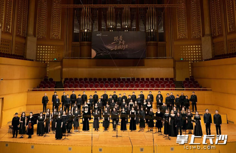 武汉人文爱乐室内合唱团。