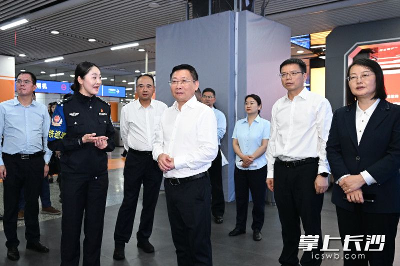 4月27日，市委副书记、市长陈博彰检查督导节前消费文旅市场及安全生产工作。 长沙晚报全媒体记者 王志伟 摄
