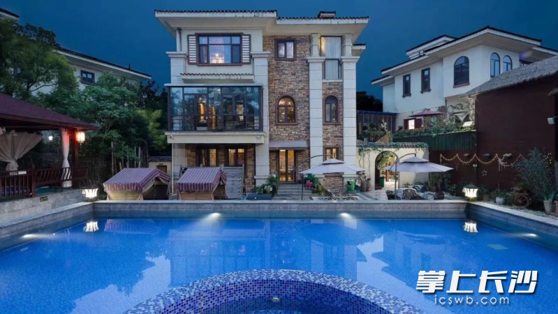 龙熙·私汤庄园外景。 灰汤镇供图