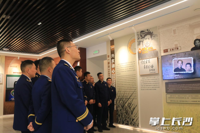 芙蓉区消防救援大队开展主题党建活动。 均为长沙晚报通讯员宁倩供图