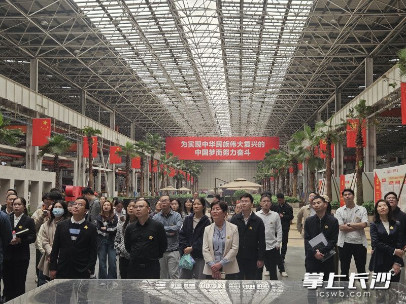 现场观摩。