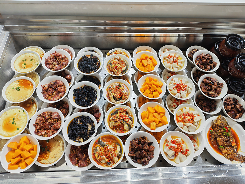 为就餐群众提供干净卫生、营养可口的餐食。