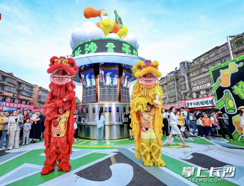 “青交所”湖南首店在四方坪夜市热辣开市。 均为长沙晚报全媒体记者李卓摄