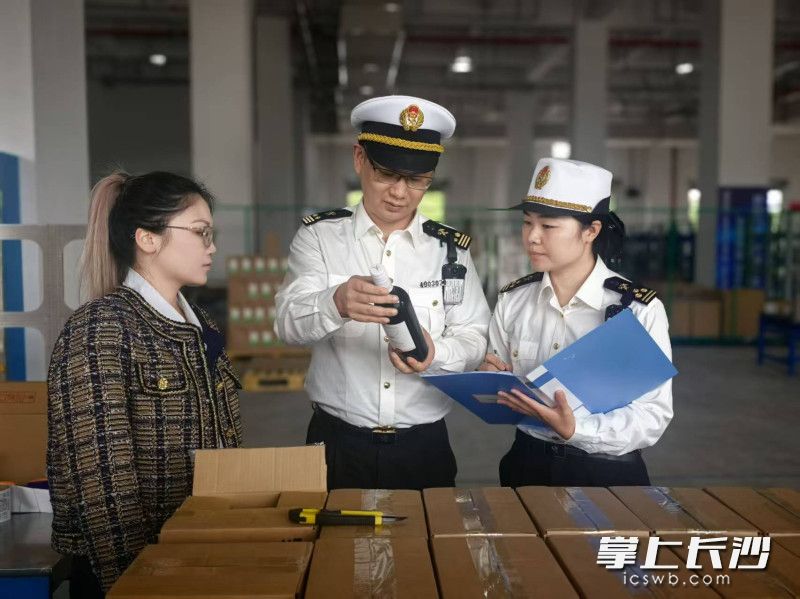 5月1日，湖南首票享惠进口非洲货物顺利通关。长沙晚报通讯员林俊 供图