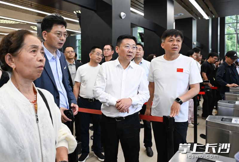 5月1日，市委副书记、市长陈博彰检查督导节假日重点场所安全运行工作。 长沙晚报全媒体记者 王志伟 摄