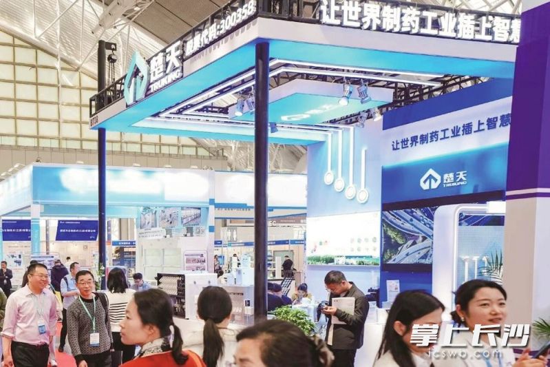在4月上旬举行的2026中国（南京）国际科教技术及装备博览会上，楚天科技携旗下子公司亮相。受访方供图