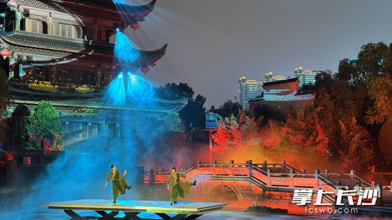 《花开橘洲·江天暮雪》湖湘文化美学主题演艺。长沙晚报全媒体记者 佘倩文 摄