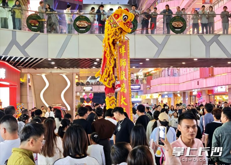 百悦旗下商场同步推出“超级BUY物节之青春当燃”主题活动。通讯员供图