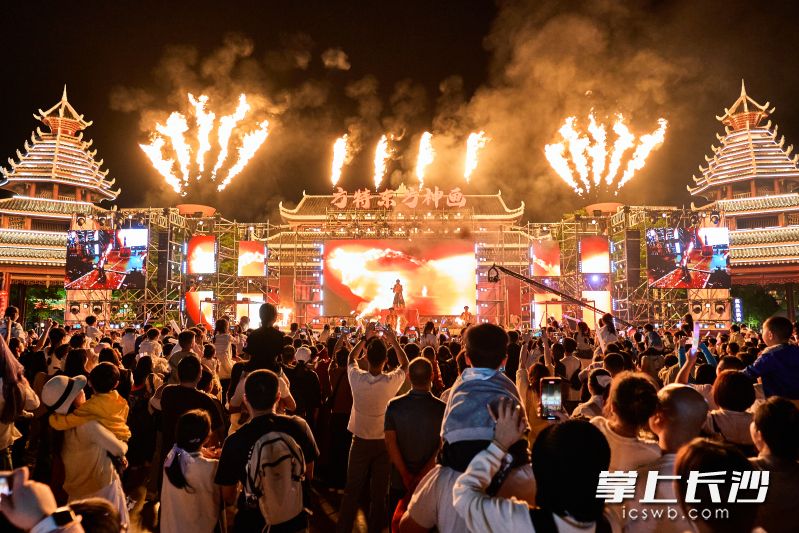 长沙方特东方神画景区人气爆棚。宁乡市文旅广体局供图