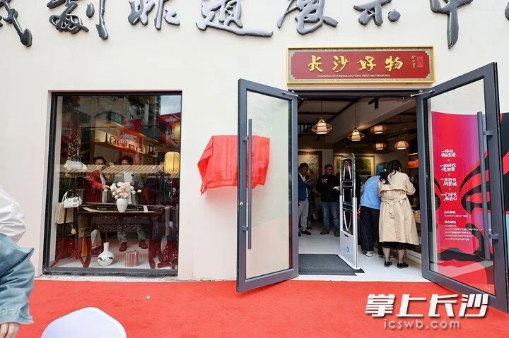 长沙戏剧非遗街凭借戏曲展演、非遗手作、潮流市集、沉浸式剧本解谜等多元业态，成为市中心新晋文旅地标。均为长沙晚报通讯员 杨熙 供图