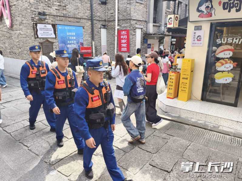 消防员在开展执勤。 均为长沙晚报通讯员 冯运文 供图