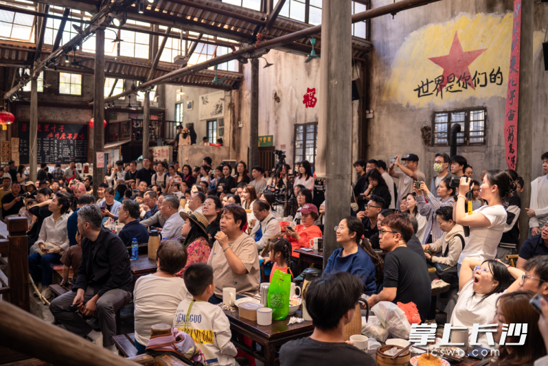 从经典对话延伸至大众参与，活动特别开辟“市民问孔”互动环节。