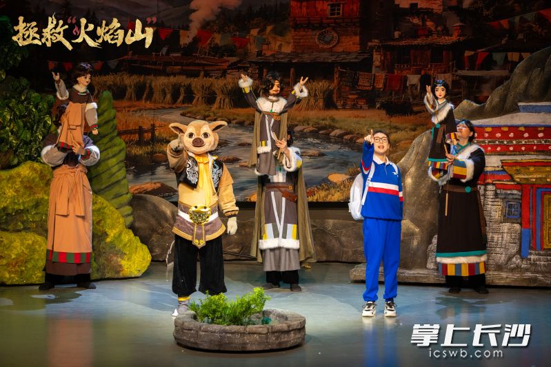 环保题材沉浸式非遗互动儿童剧《拯救“火焰山”》。 均为长沙晚报通讯员汤木供图