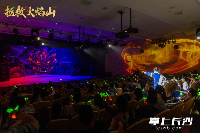 孩子举“枪”决定剧情走向。
