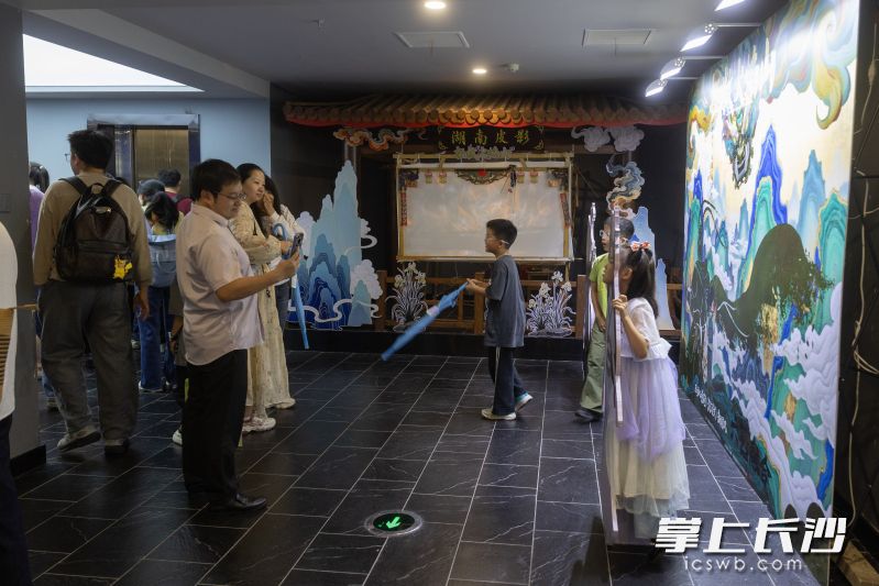 《拯救“火焰山”》以非遗为主要核心，实现了亲子+教育+旅游的创新文旅融合。
