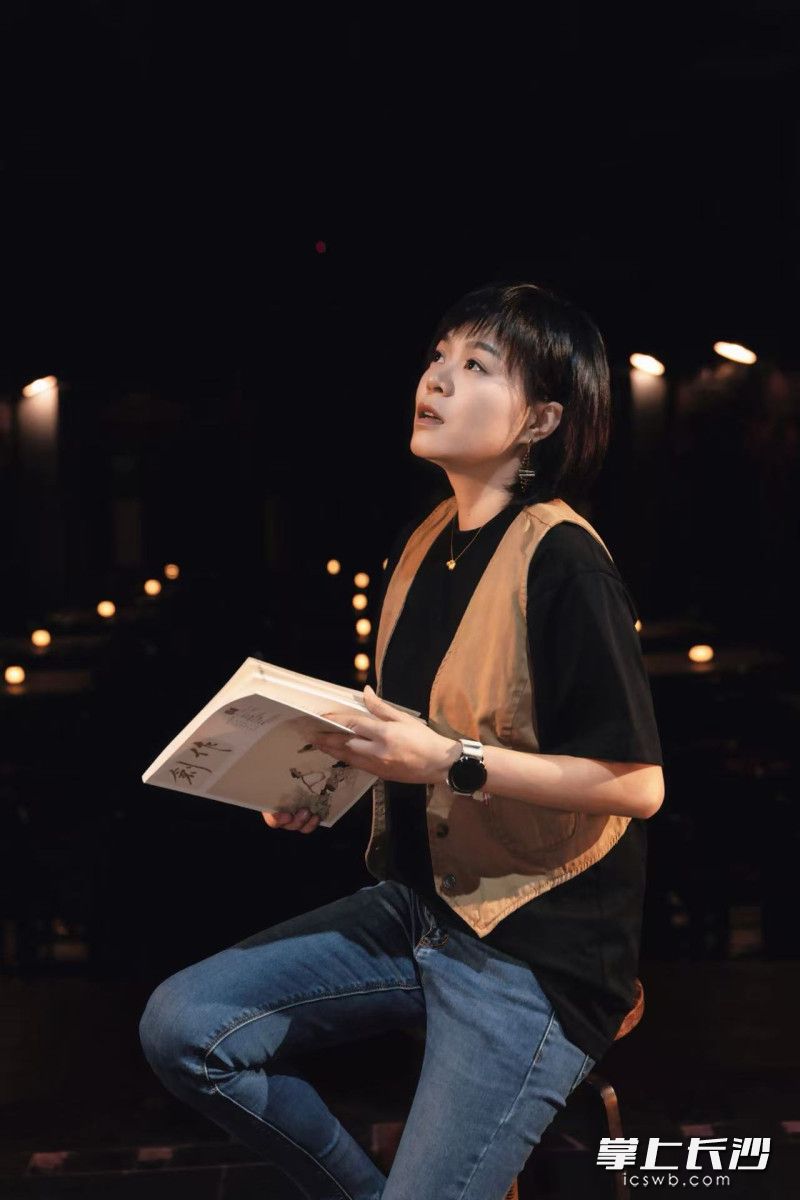 曾敏，哈哈镜喜话社的创办人，编剧、导演。 受访者供图