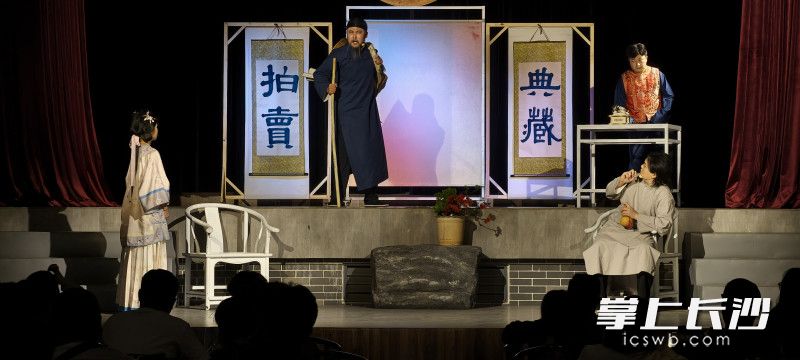 两层沉浸式剧场。