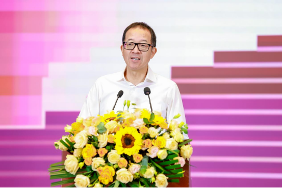 4月23日，由中国青年报社指导、新东方教育科技集团主办、新东方大学生学习与发展中心承办的2026高等教育人才培养与就业发展研讨会在湖南长沙举行。图为俞敏洪致辞。主办方供图