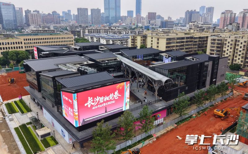 湘江边，碧湘楚巷即将开“巷”。 均为长沙晚报全媒体记者易亿摄