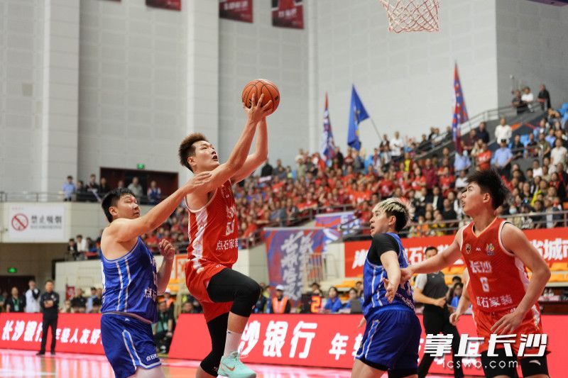 激烈攻防。