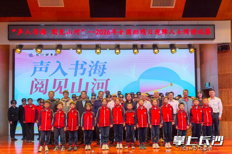 参赛选手及志愿者合影。 均为通讯员供图