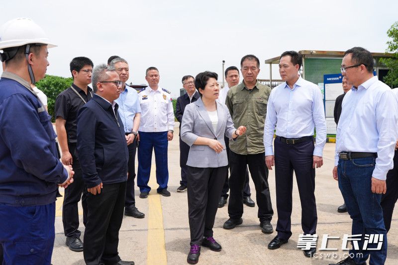 吴桂英来到宁乡湘钢梅塞尔气体产品有限公司。均为长沙晚报全媒体记者 郭雨滴 摄