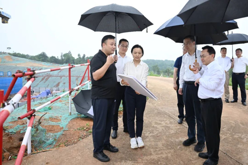 在湖南师范大学科创港项目了解建设进展情况。