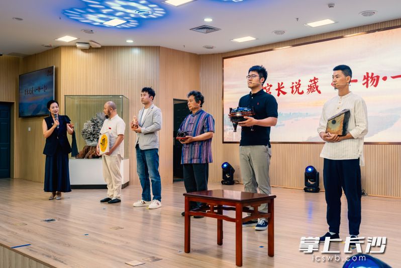5月13日，望城区民间收藏者联盟成立，让这些“沉睡”的民间文物有了更广阔的展示舞台。 均为长沙晚报全媒体记者陈飞摄