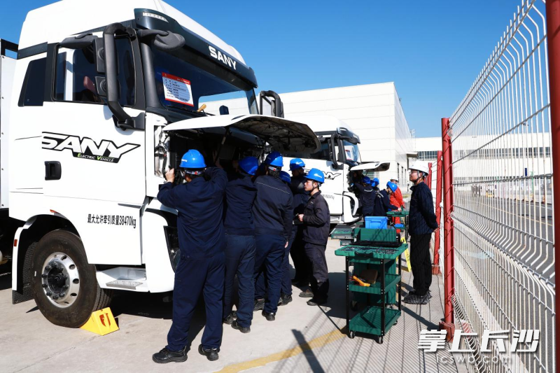 定向班学生在上实训课程。