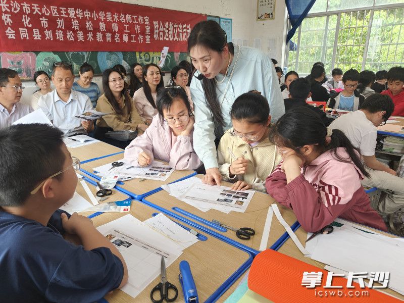 优质示范课上两地教师同台竞技、互学互促。均为通讯员 王爱华 供图