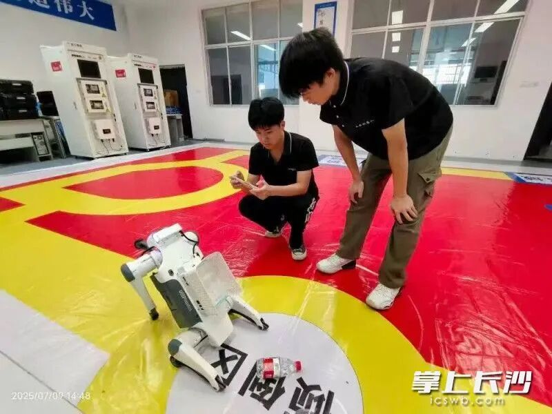 张涛昇、姜泽林、王润辉开启了“与时间赛跑”的训练。长沙晚报通讯员任义 摄