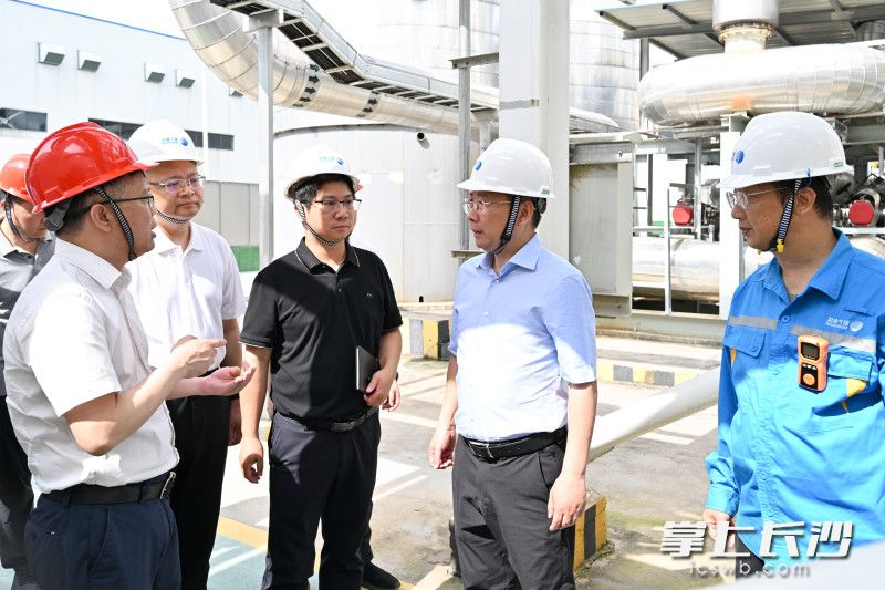 陈博彰在长沙盈达气体有限公司检查。