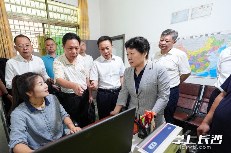 5月16日，省委常委、市委书记吴桂英以“四不两直”方式，深入浏阳市督导包保联系烟花爆竹领域安全生产工作，来到浏阳市永利烟花材料制造有限公司东剑生产区。