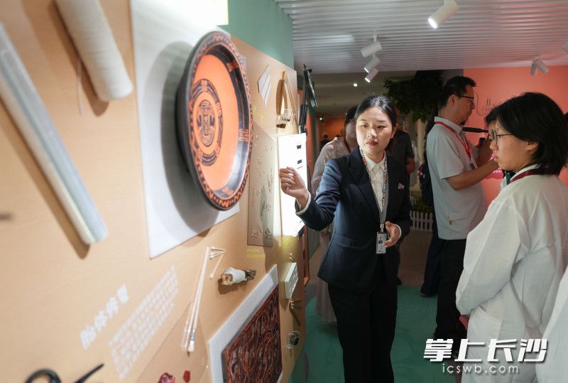 狸猫学宫・文物医院的“未来医生”都在博物馆中“上课”。