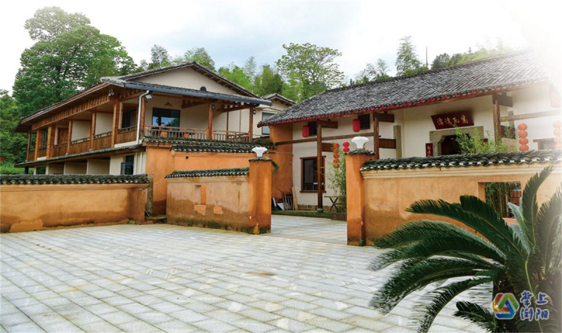 潭湾瓦寨建筑风格透出浓郁的客家风情。