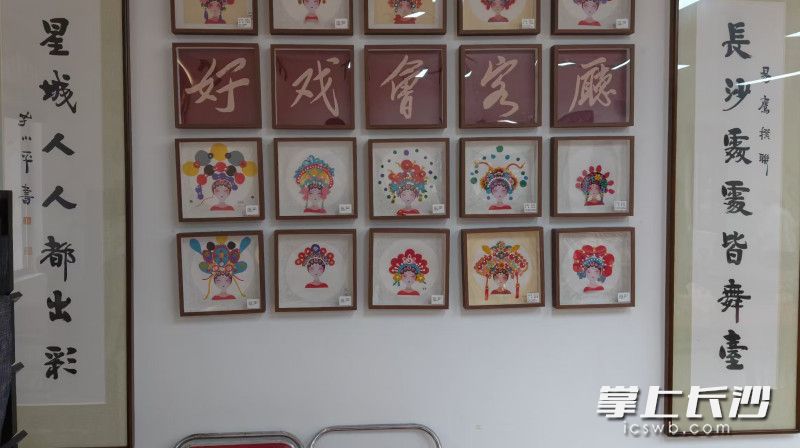 好戏会客厅一角。